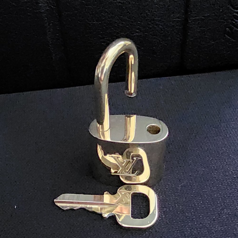 Authentic Louis Vuitton lock and key 🔐